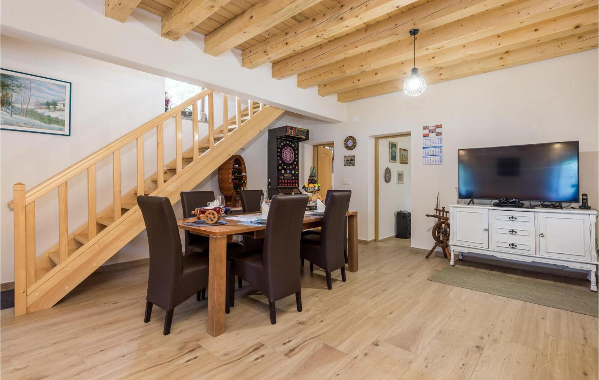 Amazing Home In Vrzici With Jacuzzi 외부 사진