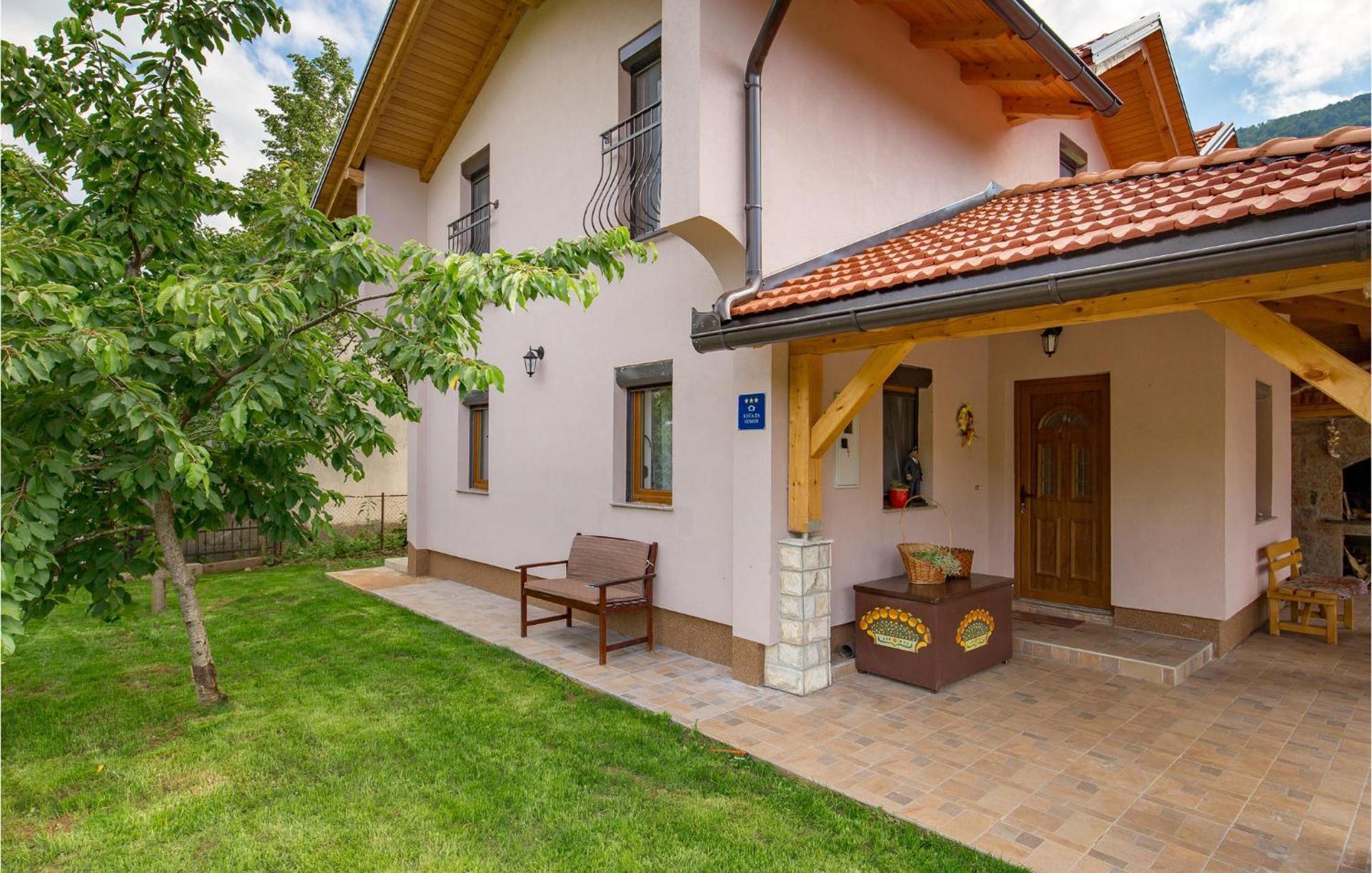 Amazing Home In Vrzici With Jacuzzi 외부 사진