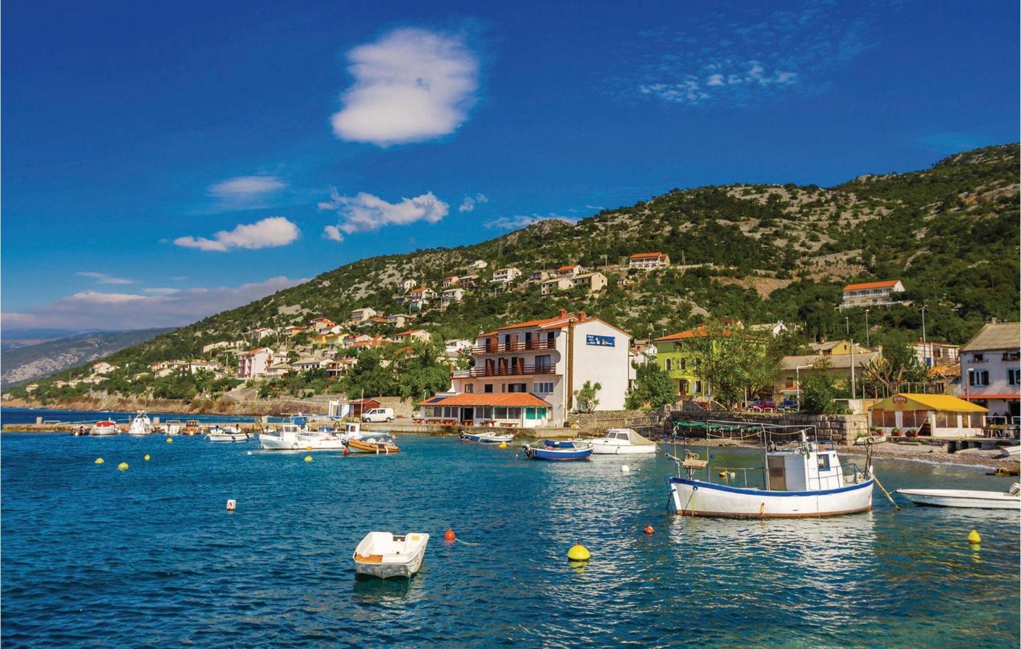 Amazing Home In Vrzici With Jacuzzi 외부 사진